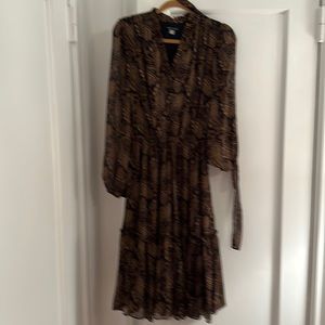 Long sleeve, fully lined,V-neck, elastic waist w belt